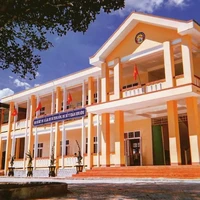 Trường là nơi để hóng drama