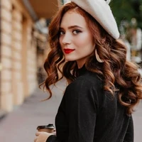 Sarah (em gái nuôi của Ngọc)