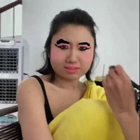 Thúy Ngân thân thẹn