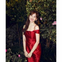 Hari Won (mẹ Khả Như,Huy,Sam)