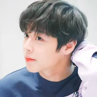 Tứ Trúc( cánh tay đắc lực của anh)