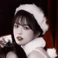 NHÃ TUYẾT TRANG ( LACY)