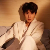 Dương âu gia Nguyên _anh trai cô