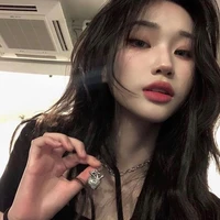 Phiên Ly _ bạn cùng bàn cô.