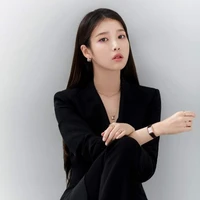 IU (Chị)