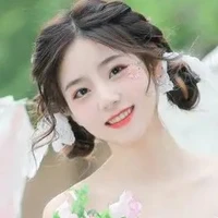 Trần Nhã Quân (mẹ hắn)