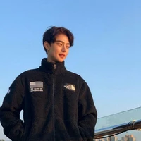 Khánh Hưng ( anh trai nu9)