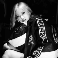 Park Rosé(chị)