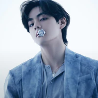 Kim Taehyung - hắn