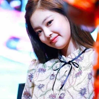 Kim Jennie ( em họ nàng )