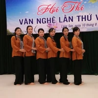 cả đội Lực Lượng Nhí