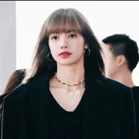 Lalisa manoban ( cô)