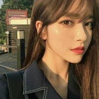 Trần Vương Uyển Thy ( mẹ na9 )