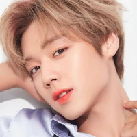 Park Jihoon mẹ Y