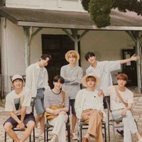 Cả nhóm BTS 