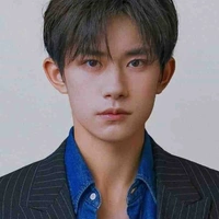 Dịch Dương Thiên Tỉ (anh3 c.anh)