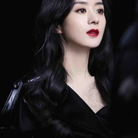 Triệu Lệ Dĩnh (chị họ c.cậu)