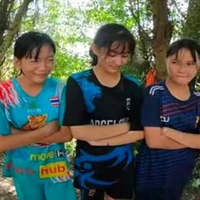 All mấy bạn nữ