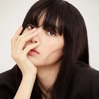 LISA ( cô )