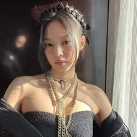 Jennie ( Em )