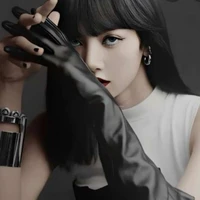 LaLiSa Manoban ( cô )