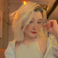 Adele(bạn cô)