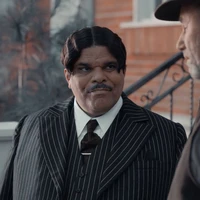 Gomez Addams(ba của wednesday)