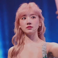 Hari Won (mẹ Ngọc, Ngân)