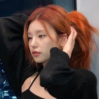 Hwang Lucy