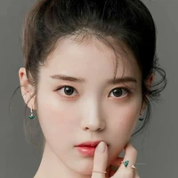 La Ji Eun Manoban, IU (chị hai cô, chị)