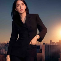 Kim Jisoo (cô)