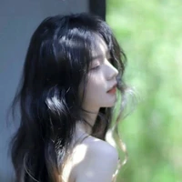 Hạ Uyên_nó