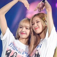 Con này ship Lisa Rosie👍
