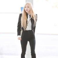ROSÉ [PARK CHAEYOUNG]