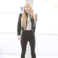 ROSÉ [PARK CHAEYOUNG]