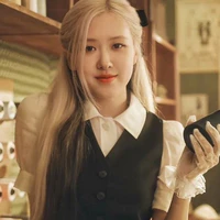 ROSÉ [PARK CHAEYOUNG]