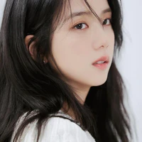 Kim Jisoo/cô/