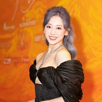 Hari Won (mẹ Ngân,Huy)