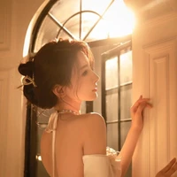 Trần Lệ Nguyệt Y - Cô