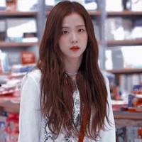 kim jisoo ( cô )