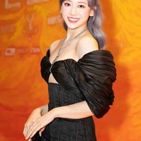 Hari ( mẹ Huy )