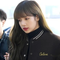 Lalisa manoban(cô)
