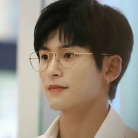 Trương Triết Hạn / nhân viên,sinh viên/