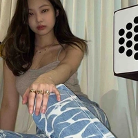 Kim Jennie- em