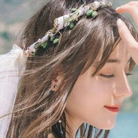 Địch Lệ Nhiệt Ba ( chị )