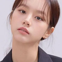 Hyeri (bạn thân Ro)