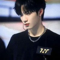 LƯU DIỆU VĂN