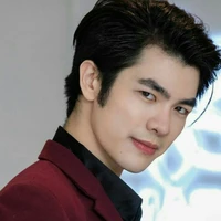 Kinn Theerapanyakul [Kinn]