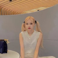 tg cute nhất thế hệ đạp đỗ xe điện :)