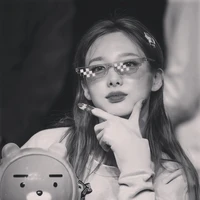 Nayeon (Na)